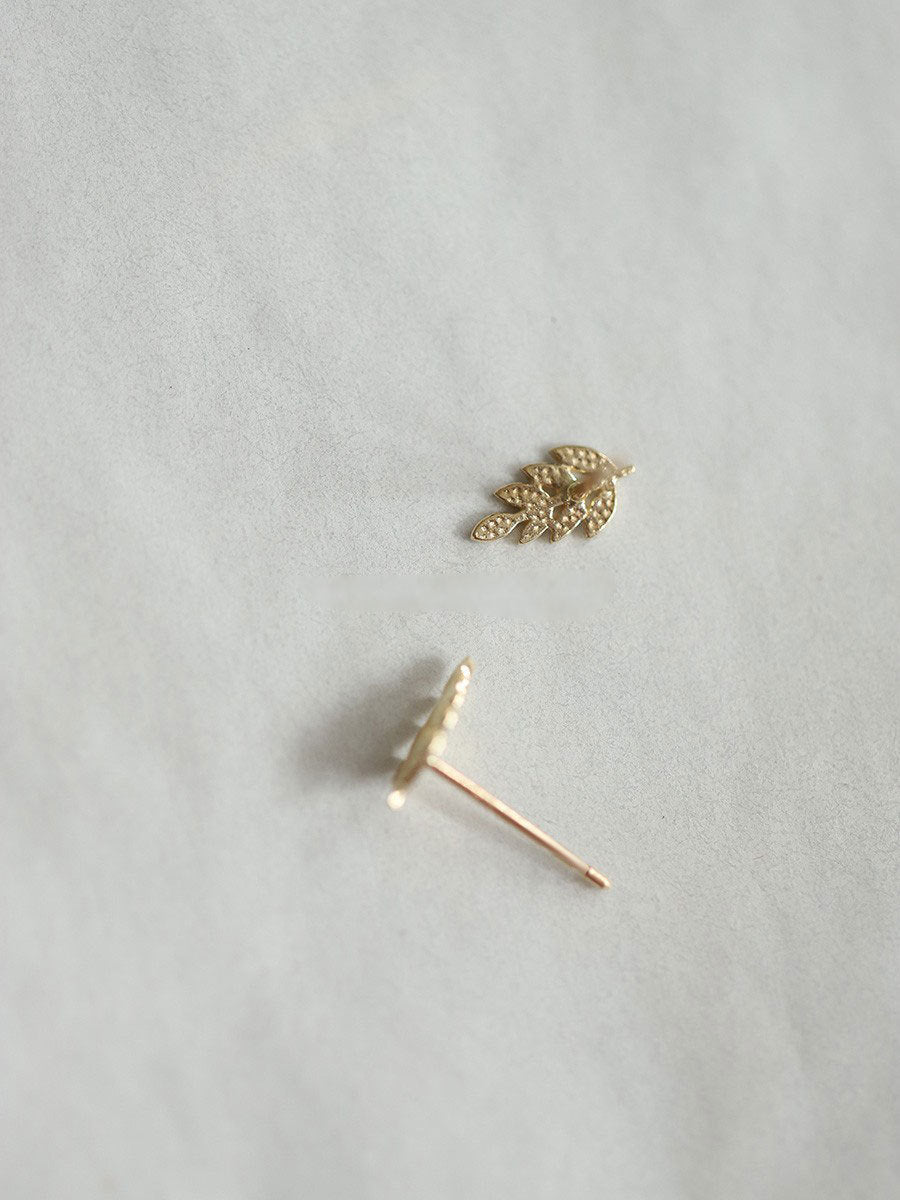 Dainty Gold Leaf Earrings, Tiny Gold Plant Earrings, Gold Leaves Studs, Minimalist Plant Studs, Plant-lover Earrings, Christmas Gift, GE110