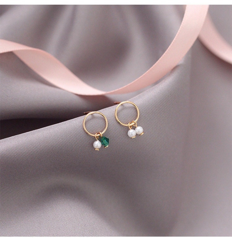 Asymmetrical emerald CZ and shell pearl earrings, Emerald Crystal Mismatched Earrings, Dainty Sterling Silver Earrings, Gifts for her, GE07