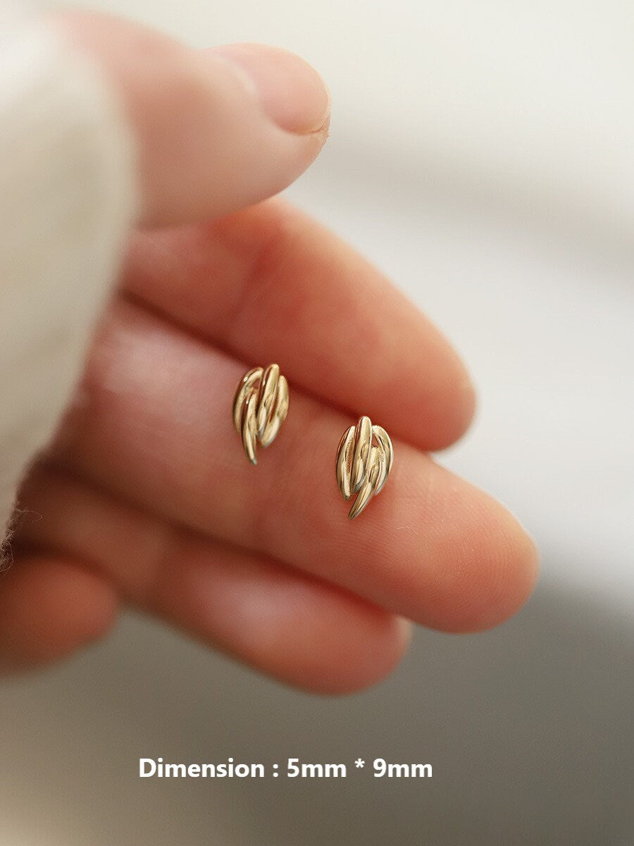 Dainty Gold Feather Stud Earrings, Fluffy Feather Earrings, Tiny Gold Earring, Statement Earrings, Minimalist Earring, Gift for her, GE174