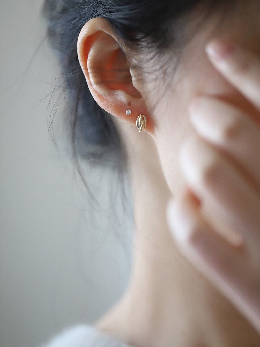 Dainty Gold Feather Stud Earrings, Fluffy Feather Earrings, Tiny Gold Earring, Statement Earrings, Minimalist Earring, Gift for her, GE174
