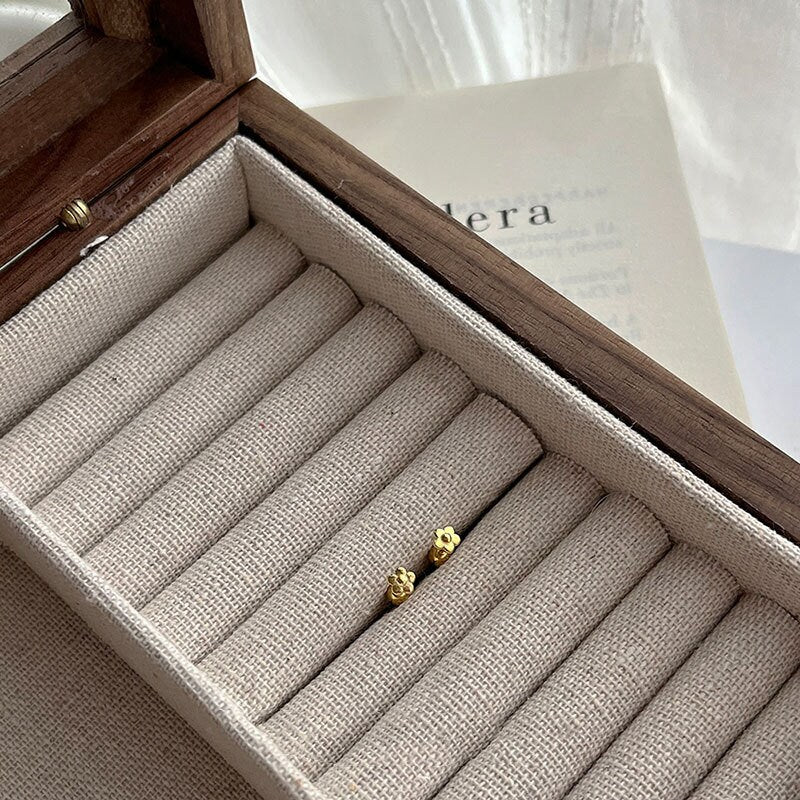 20G Dainty Gold Flower Screw Back Earrings, Tiny Gold Flower Earrings, Helix/Tragus Earring, Minimalist Floral Studs, Gift for her, GE142