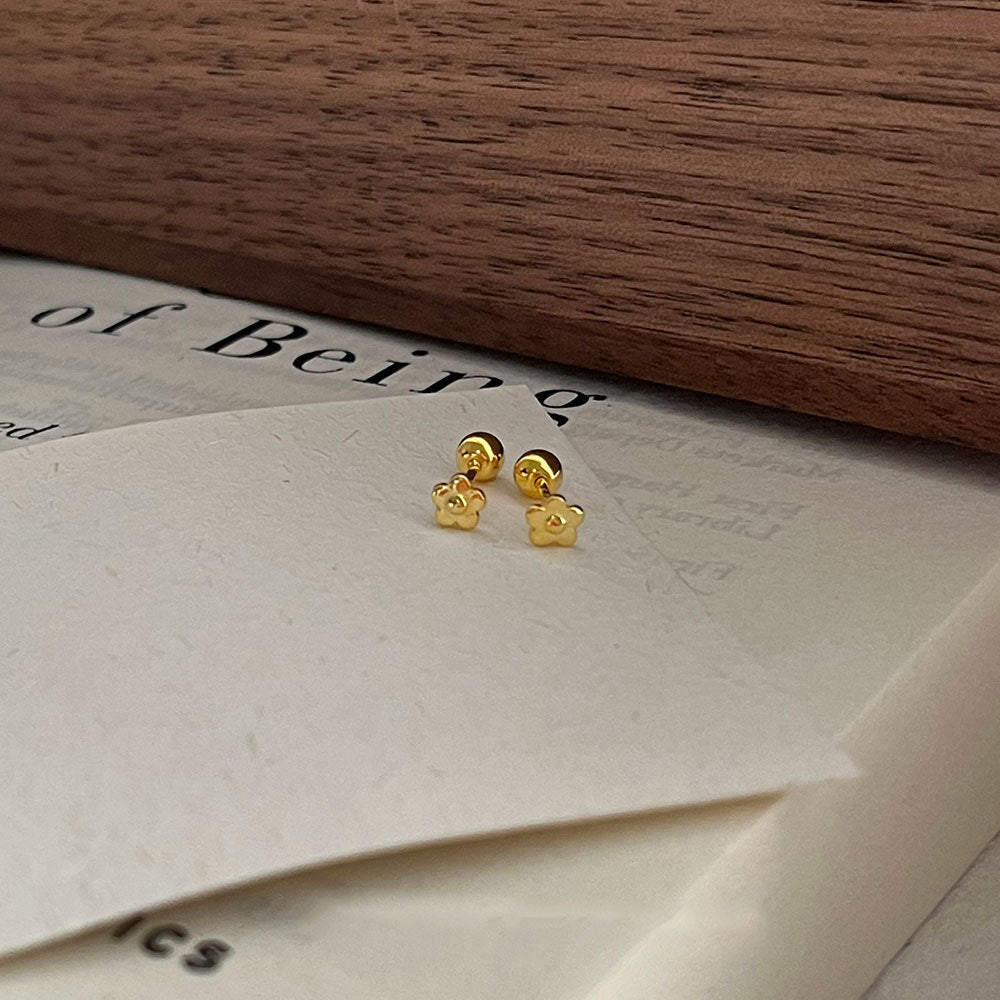 20G Dainty Gold Flower Screw Back Earrings, Tiny Gold Flower Earrings, Helix/Tragus Earring, Minimalist Floral Studs, Gift for her, GE142