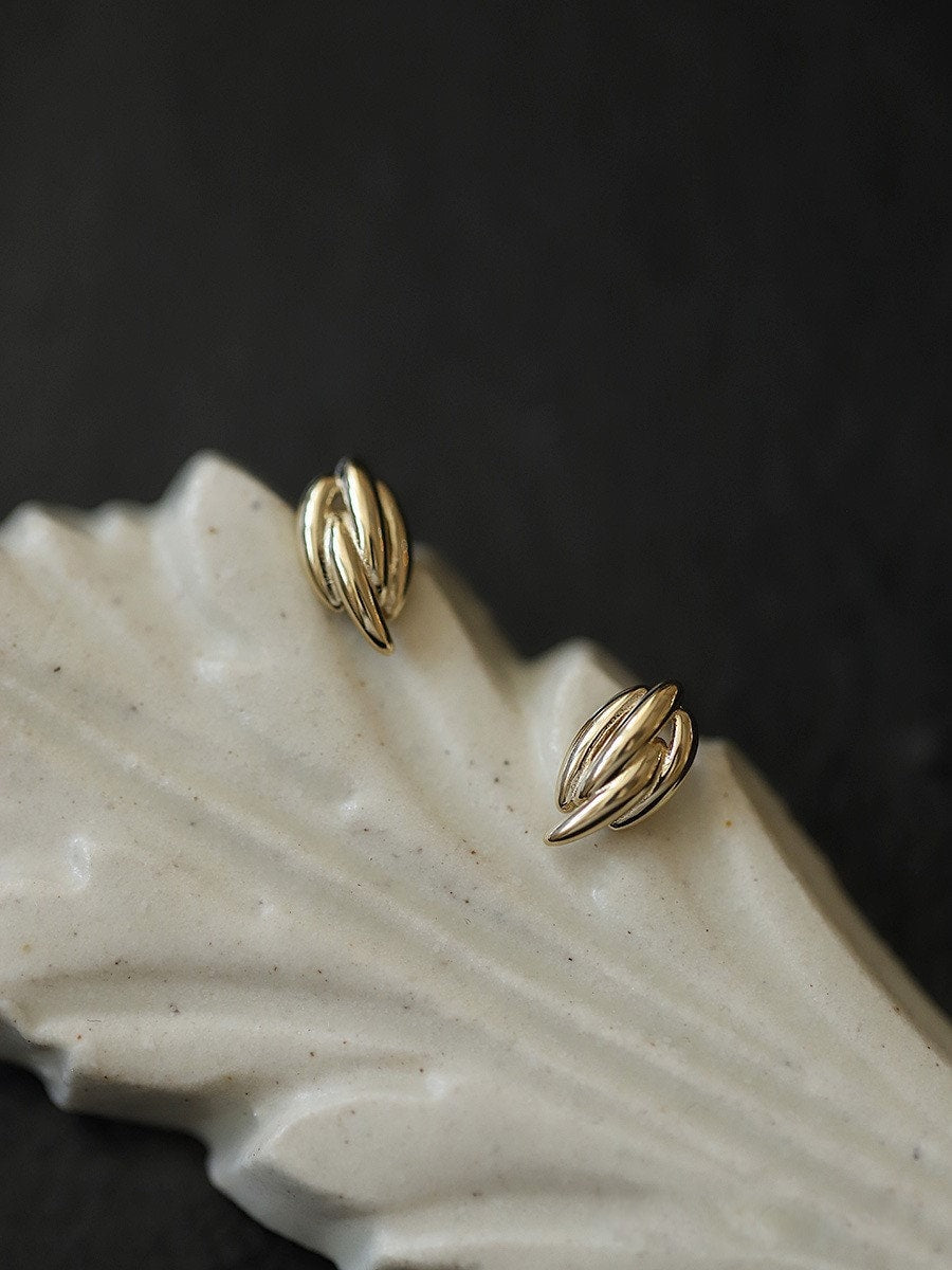 Dainty Gold Feather Stud Earrings, Fluffy Feather Earrings, Tiny Gold Earring, Statement Earrings, Minimalist Earring, Gift for her, GE174