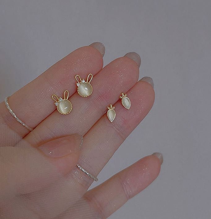 Gold Cat's Eye Bunny & Carrot Stud Earrings, Rabbit Earrings, Carrot Earrings, Minimalist Gold Mismatched Earrings, Gift for her, GE180