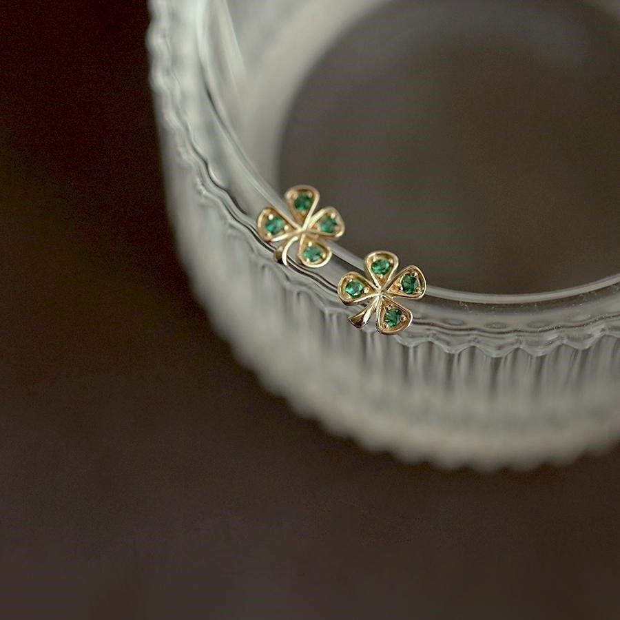 Gold Emerald CZ Flower Stud Earrings, Green CZ Flower Earrings, Emerald Plant Earrings, Minimalist Flower Studs, Gift for her, GE204