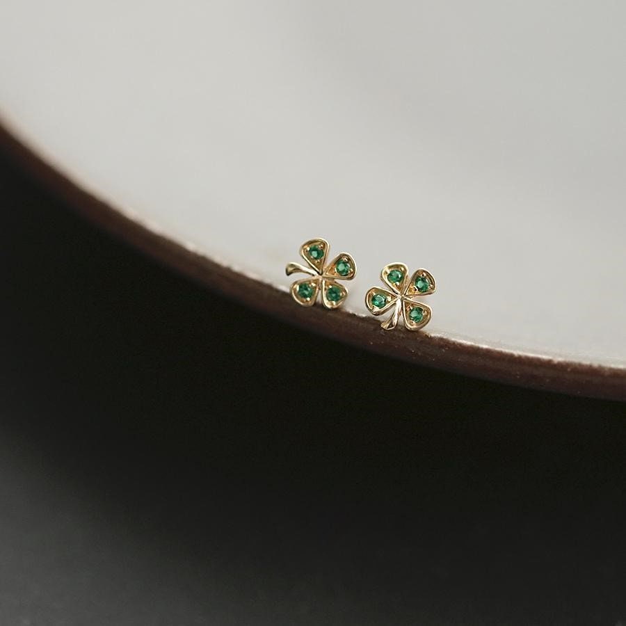 Gold Emerald CZ Flower Stud Earrings, Green CZ Flower Earrings, Emerald Plant Earrings, Minimalist Flower Studs, Gift for her, GE204
