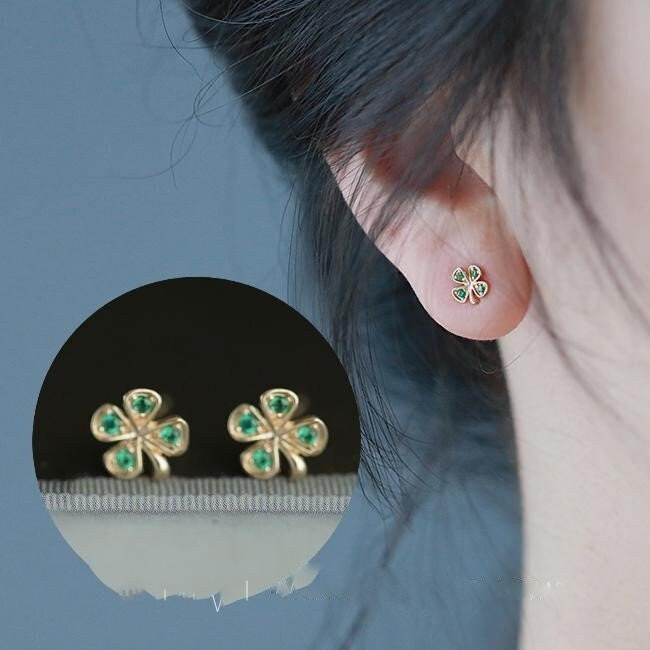 Gold Emerald CZ Flower Stud Earrings, Green CZ Flower Earrings, Emerald Plant Earrings, Minimalist Flower Studs, Gift for her, GE204