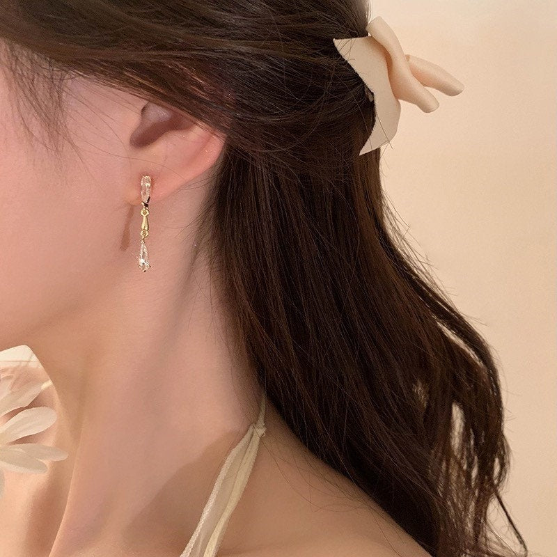 14k Gold Vermeil Waterdrop Dangle Earrings, Dainty CZ Teardrop Dangle Earrings, Bridesmaid/Bridal Gift, Wedding Earrings, Gift for her GE239