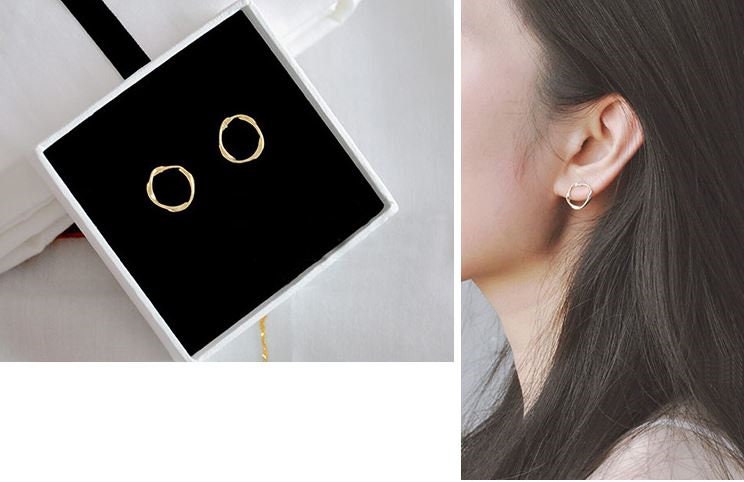 Gold Mobius Band Earrings, 14k Gold Vermeil Mobius band Studs, Irregular Circle Earrings, Dainty Geometry Earrings, Gift for her, GE288