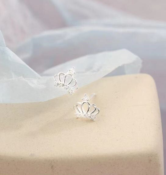 925 Silver CZ Crown Stud Earrings, Silver Crown Earrings, Tiny Crown Earring, Helix Earrings, Minimalist Earring, Perfect Gift for her GE292