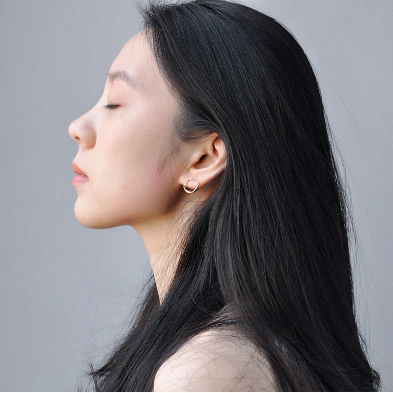 Gold Mobius Band Earrings, 14k Gold Vermeil Mobius band Studs, Irregular Circle Earrings, Dainty Geometry Earrings, Gift for her, GE288