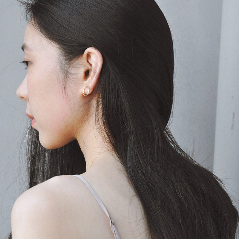 Gold Mobius Band Earrings, 14k Gold Vermeil Mobius band Studs, Irregular Circle Earrings, Dainty Geometry Earrings, Gift for her, GE288