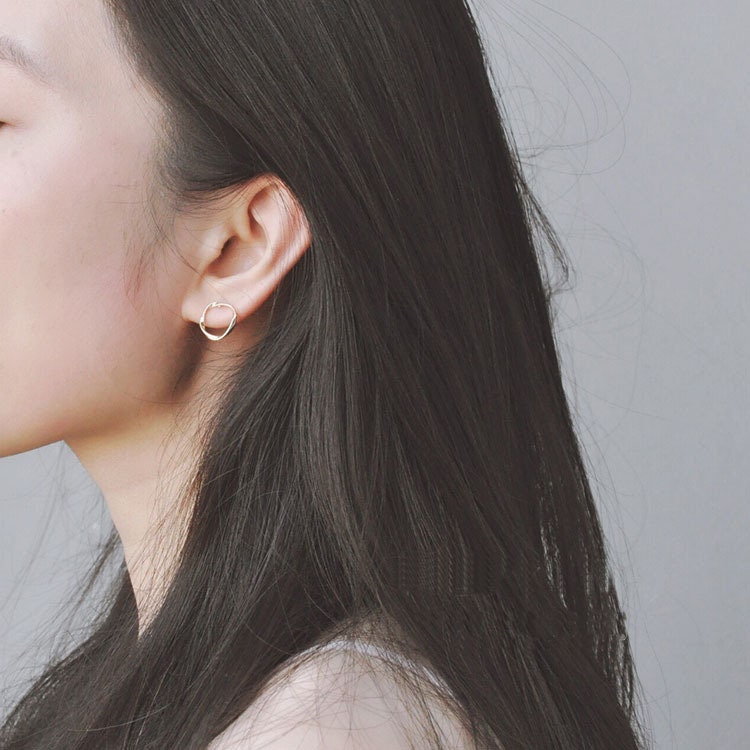Gold Mobius Band Earrings, 14k Gold Vermeil Mobius band Studs, Irregular Circle Earrings, Dainty Geometry Earrings, Gift for her, GE288
