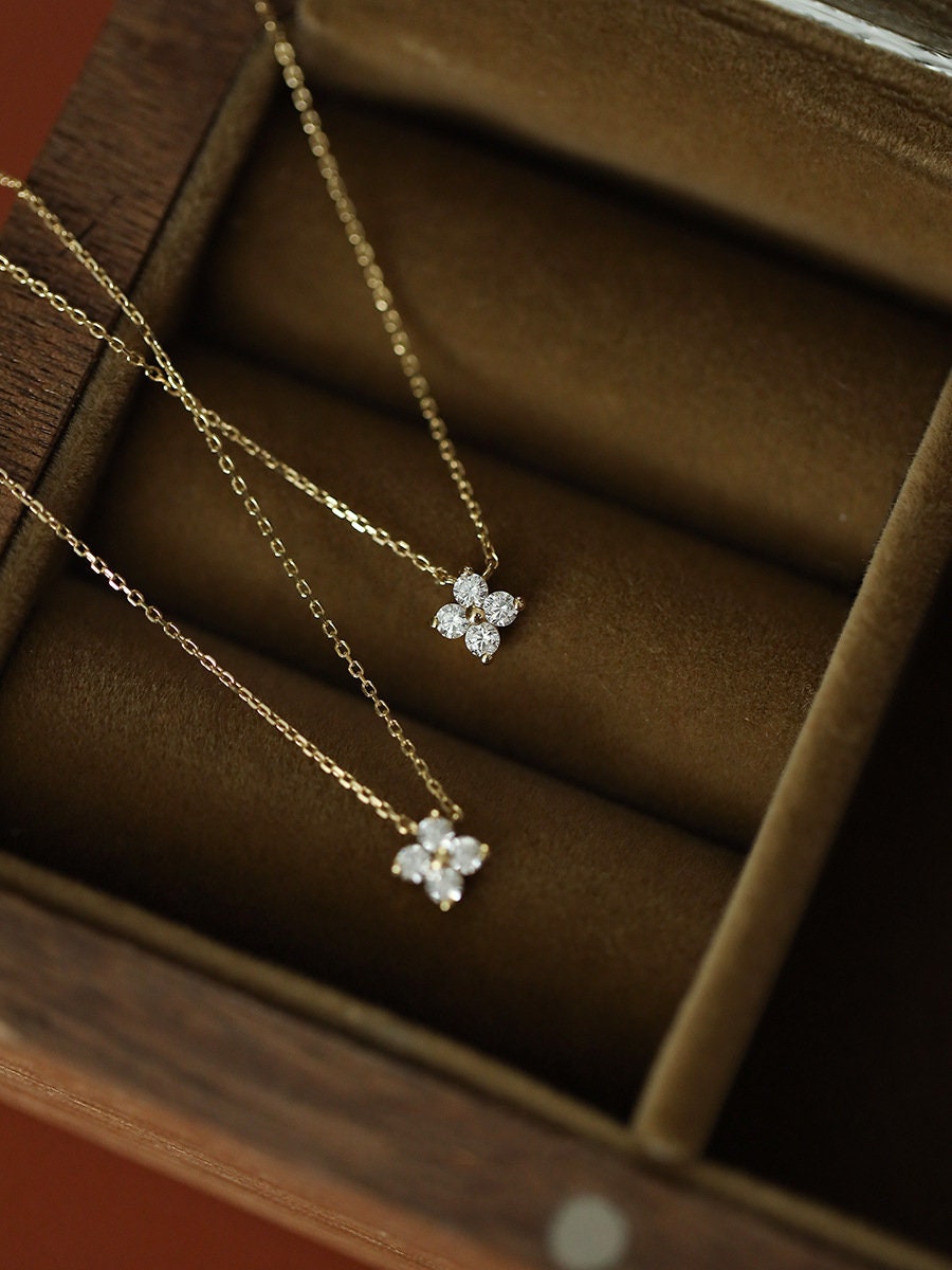 14k Gold Vermeil Lucky Clover Necklace, Gold Flower Necklace, Dainty Flower Pendant, Minimalist Flower Charm, Perfect Gift for her, GN88