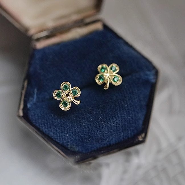 Gold Emerald CZ Flower Stud Earrings, Green CZ Flower Earrings, Emerald Plant Earrings, Minimalist Flower Studs, Gift for her, GE204